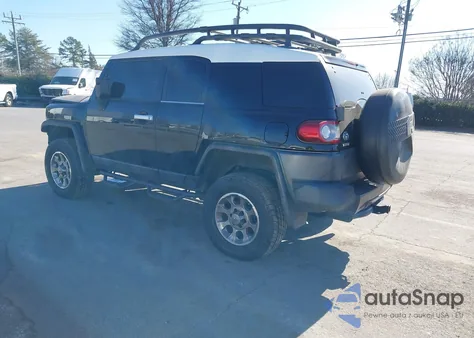2013 Toyota Fj Cruiser z USA, uszkodzony, nr VIN JTEZU4BF8DK012875